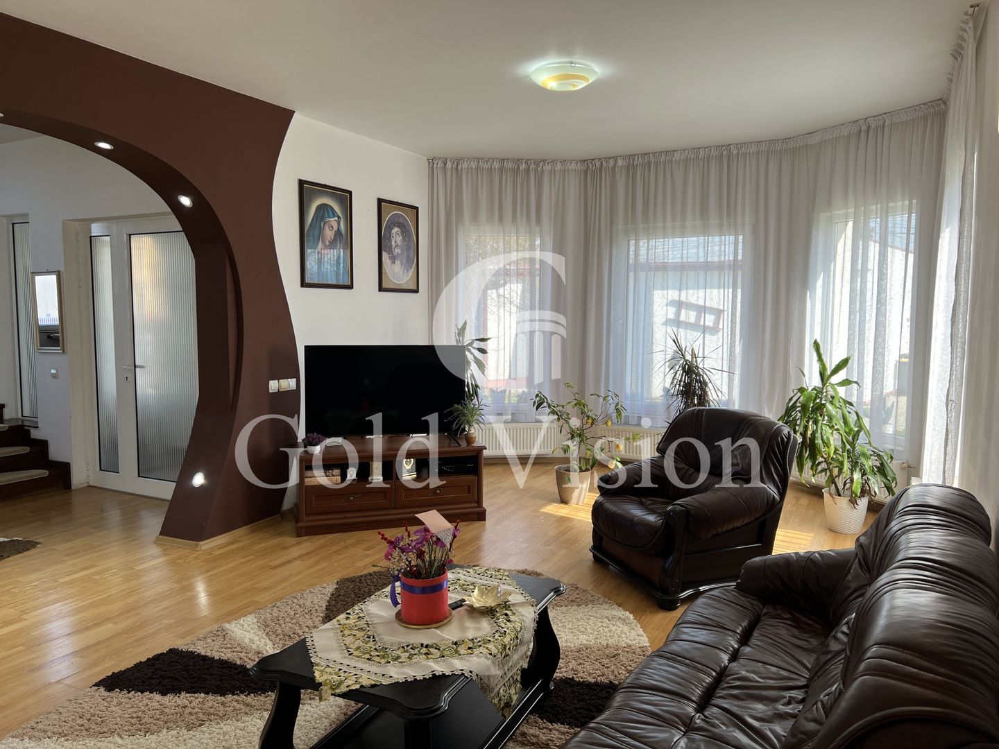 Case cu 7 camere, curte proprie + spălătorie, în Sighetu Marmației - Poză 2