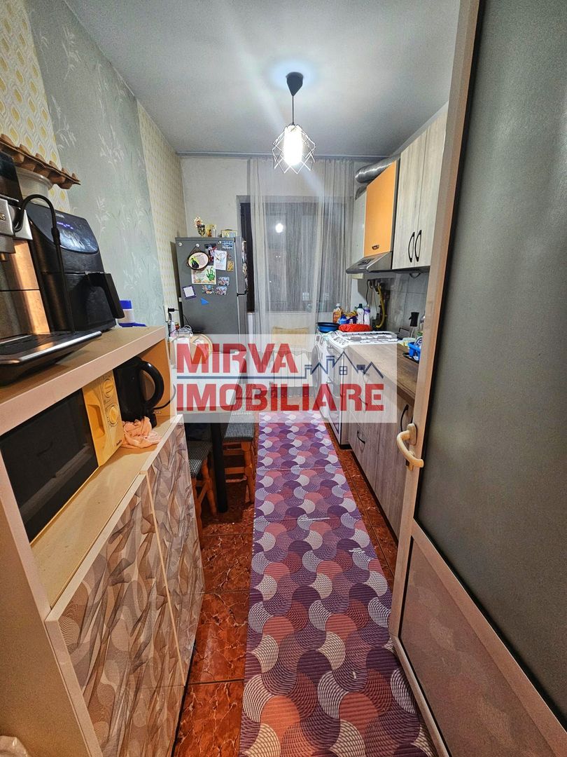 Apartament 2 camere – Central / Urlați – Etaj 2, balcon închis - Poză 11