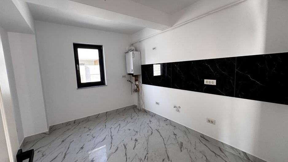 PROPRIETAR Casa Individuala P+1+M Noua la cheie /Doi cocosi Straulesti - Poză 6