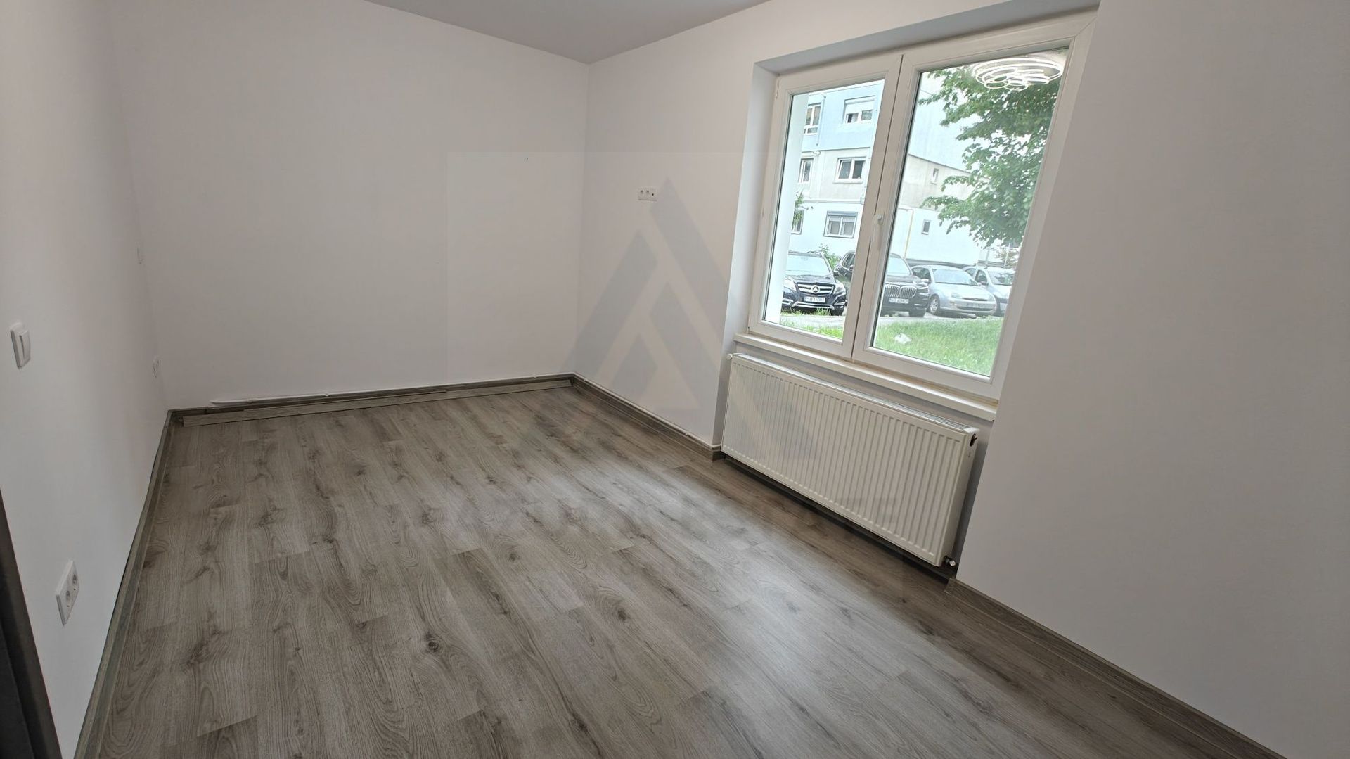 Apartament modern 2 camere parter 46 mp utili zona Terezian - Poză 4
