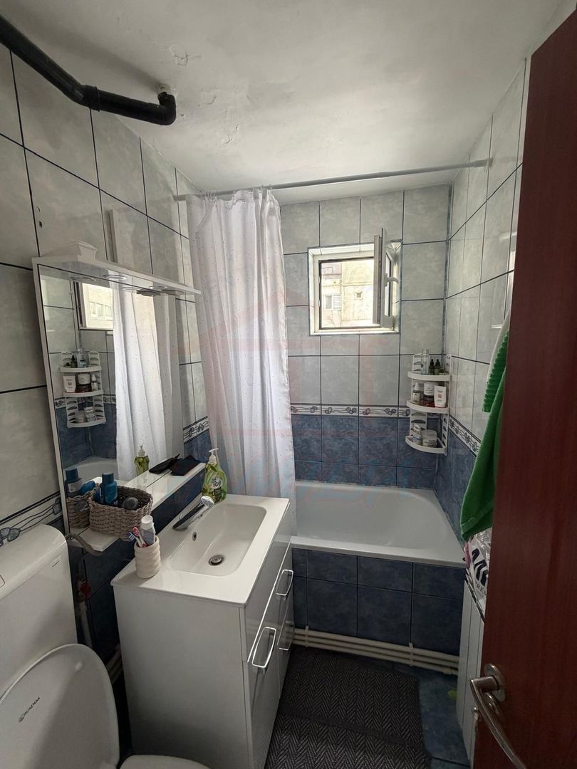 Vanzare apartament cu 4 camere in Micro 39b( k-uri), etaj 1, - Poză 15