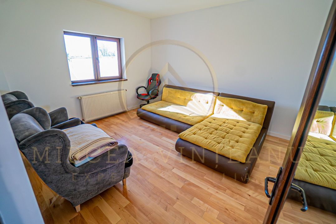 Lazu - Vila de vânzare compusă din P+1E+M. - Poză 12