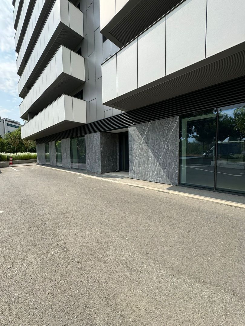 Spatiu Comercial | Stradal | 338 m2 | Trafic intens | Vitralii | - Poză 1