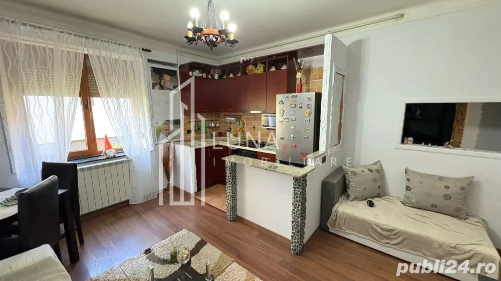 apartament 3 camere de vanzare - Poză 4