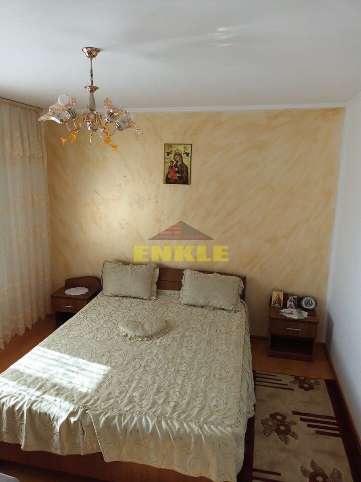Vila 240 mp , situata la Ciusmea, pret 190000 euro neg - Poză 4
