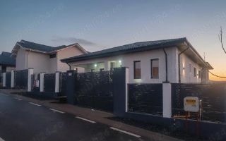 casa de vînzare său schimb cu apartament plus diferită în Miroslava Iași - Poză 1