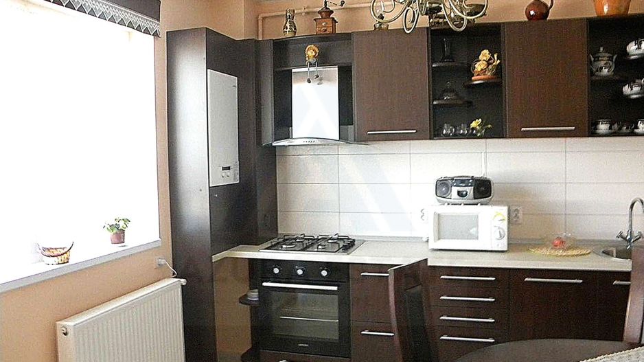 Apartament 4 camere 2 balcoane parcare privata zona Turnisor - Poză 1