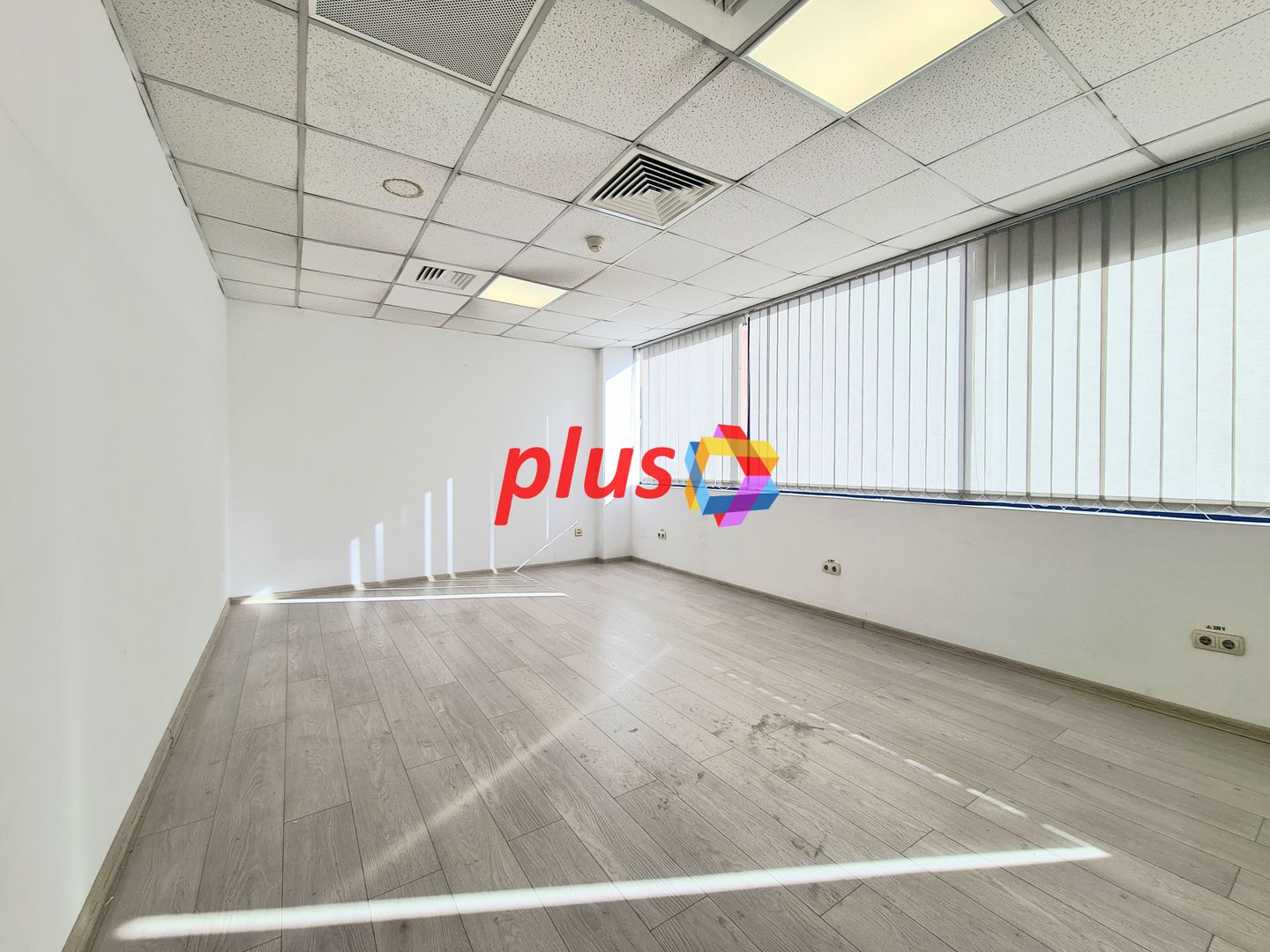 Spatiu birouri de închiriat Brasov - 28 mp # spatii-comerciale-brasov.ro - Poză 1