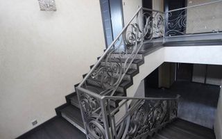 Casă / Vilă cu 7 camere în zona Lipovei - Poză 7