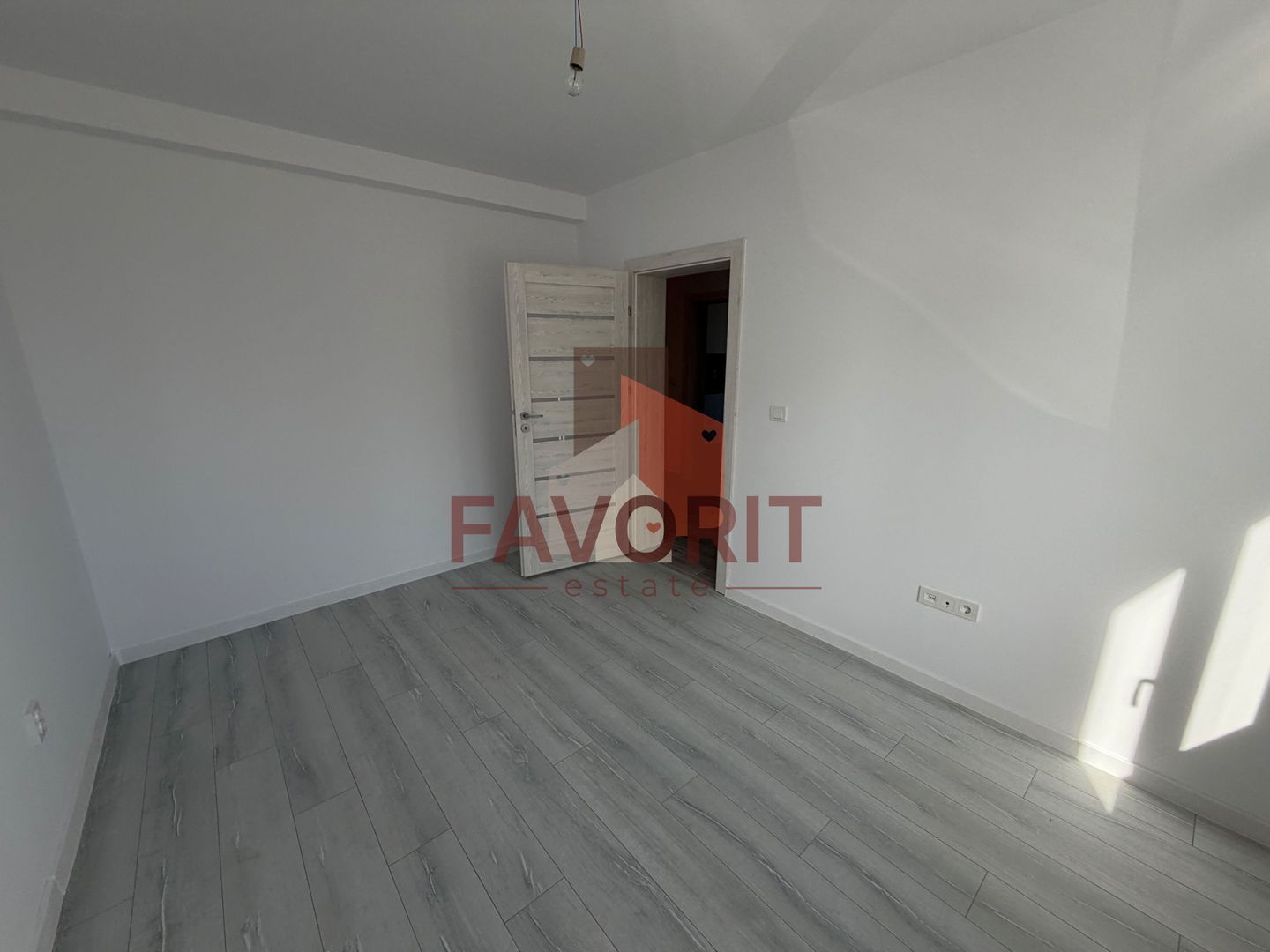 Disponibil imediat. Decomandat. TVA 21% inclus in pret - Poză 8