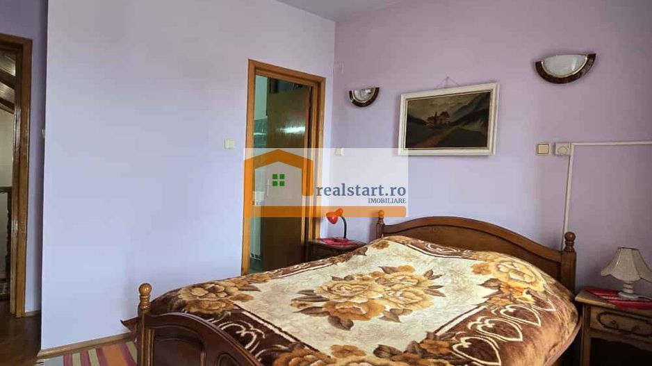 Vedere padure, panouri solare si fotovoltaice, pompa de caldura,  semineu - Poză 32