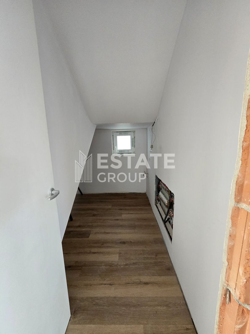 Duplex cu 5 camere despartit prin camera tehnica in Dumbravita - Poză 8