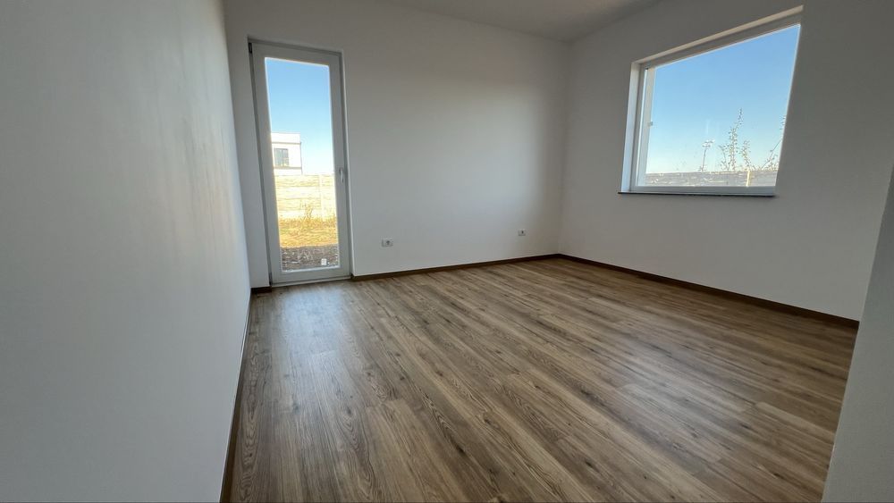 Casa cu 5 camere de vanzare in Nordul Bucurestiului - Poză 2