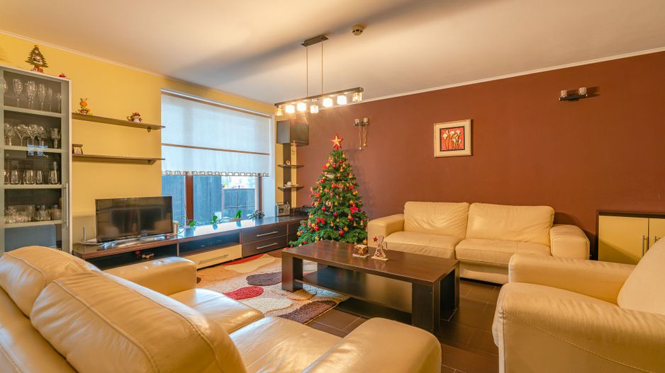 Ansamblu imobiliar compus din 2 proprietati si 700 mp teren - Poză 6