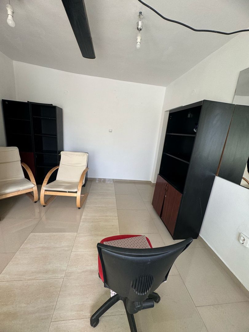 Birouri,sediul firme de închiriat  Etaj 1 în Aradul nou. - Poză 13