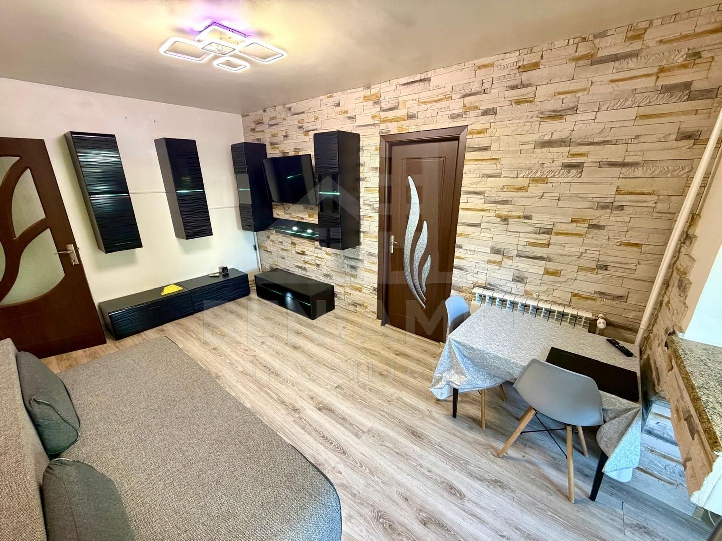 3 camere cu centrala - Craiovita Noua - zona Fortuna- etaj 2 -45mp - Poză 2