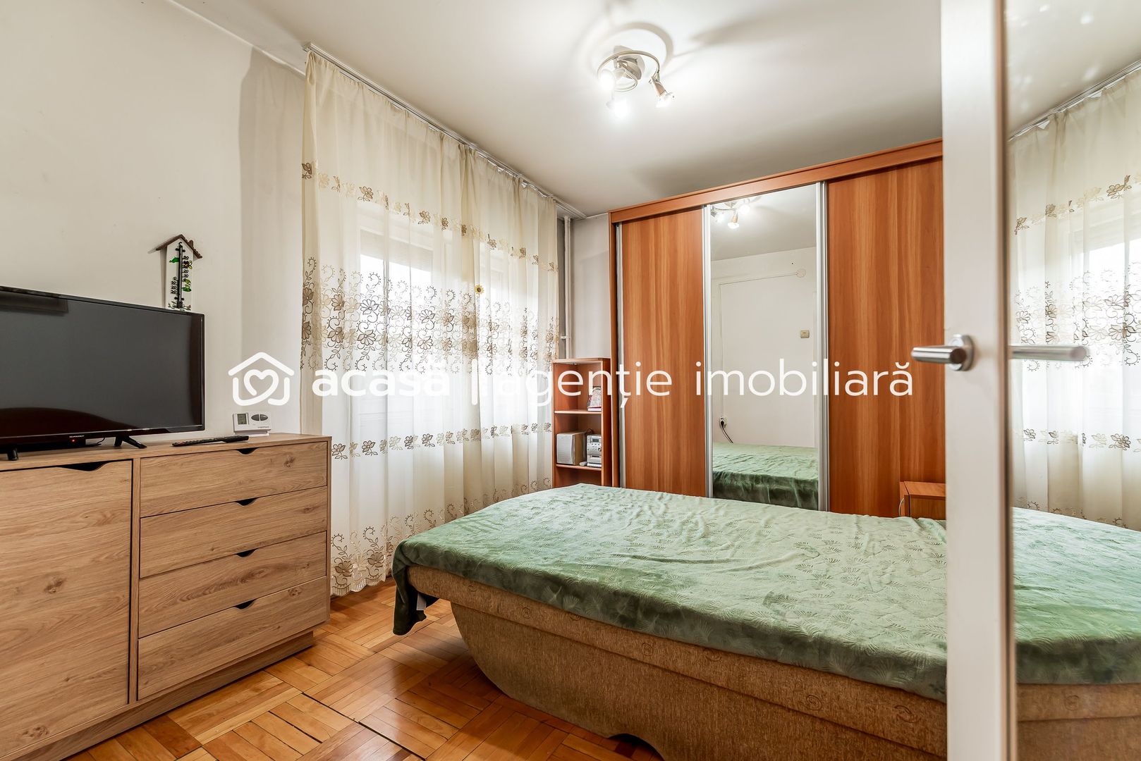 Apartament 2 camere,  Etaj 1 - Zona Aurel Vlaicu - Poză 2