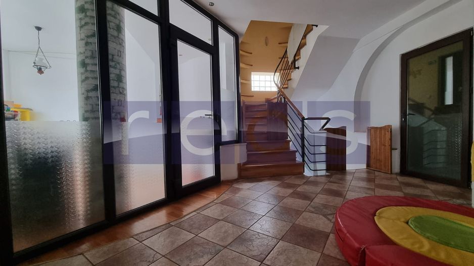 DE INCHIRIAT VILA  D+P+1+2 + CURTE | ZONA PARCUL CAROL - Poză 6