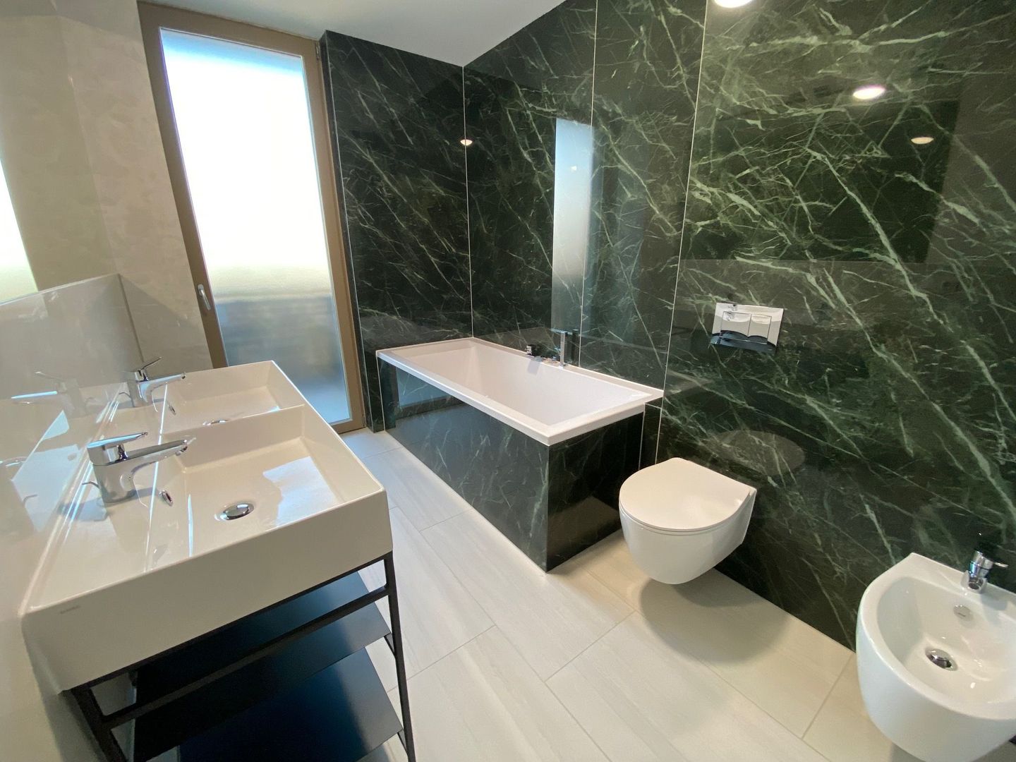 Apartament bloc nou 4 camere - parcare subterana - Poză 18