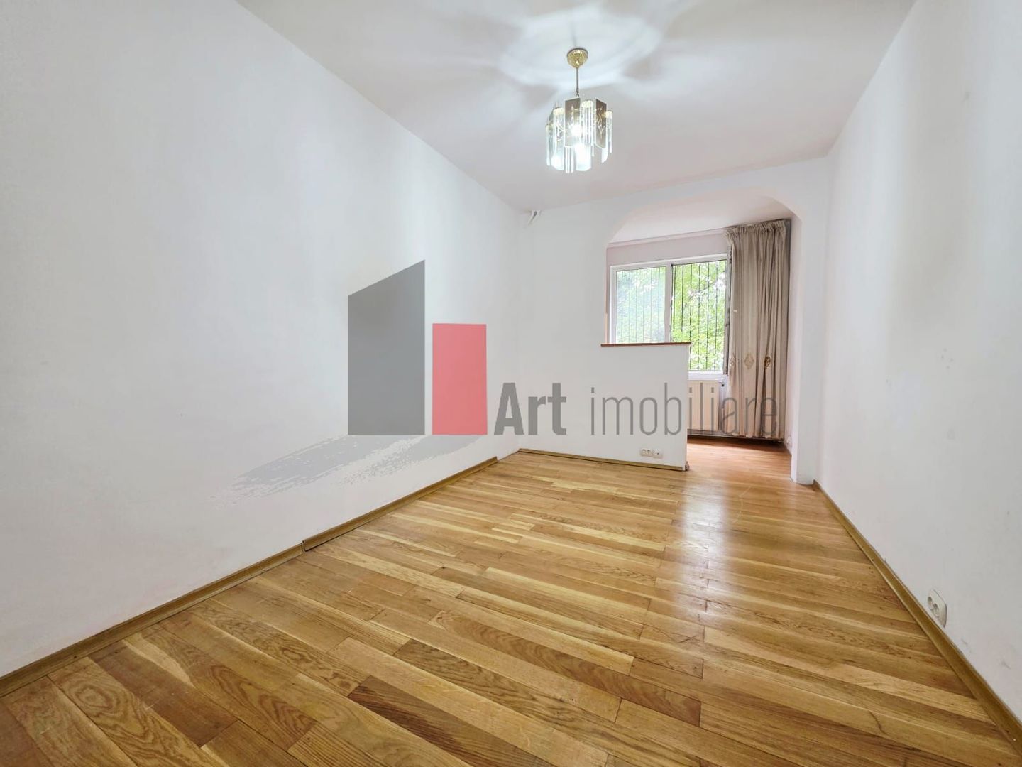 Apartament spațios cu 4 camere Crangasi - Poză 4