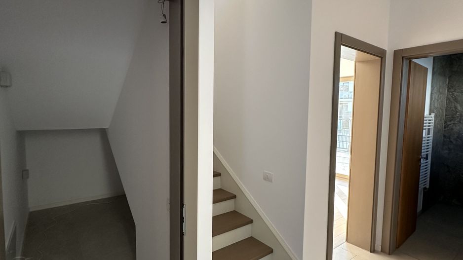 Casa cu 4 camere - Dumbarvita - Poză 10