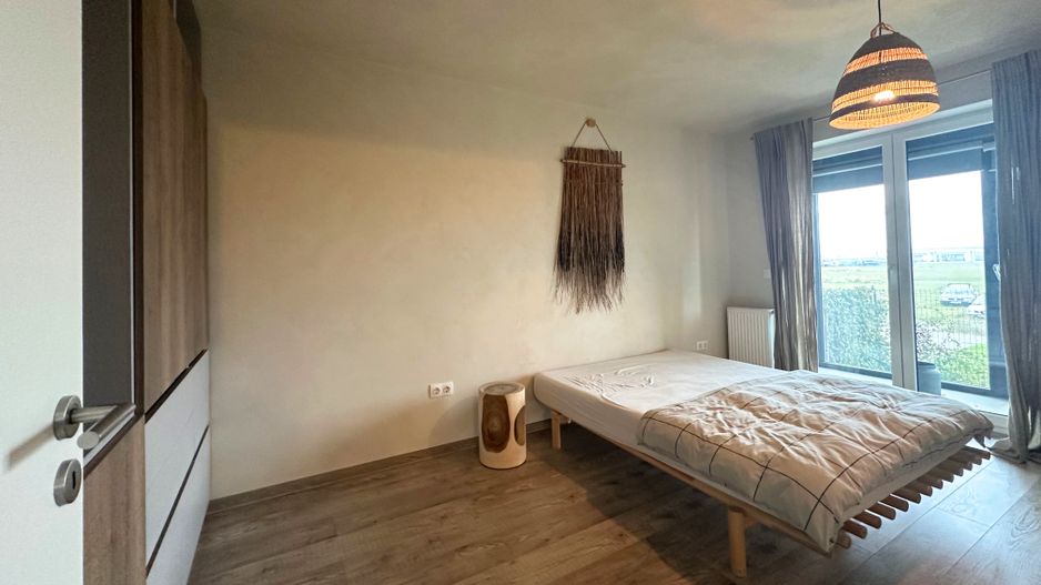 Apartament 2,5 camere chic cu grădină balcon vitrat și mobilier premium - Poză 13