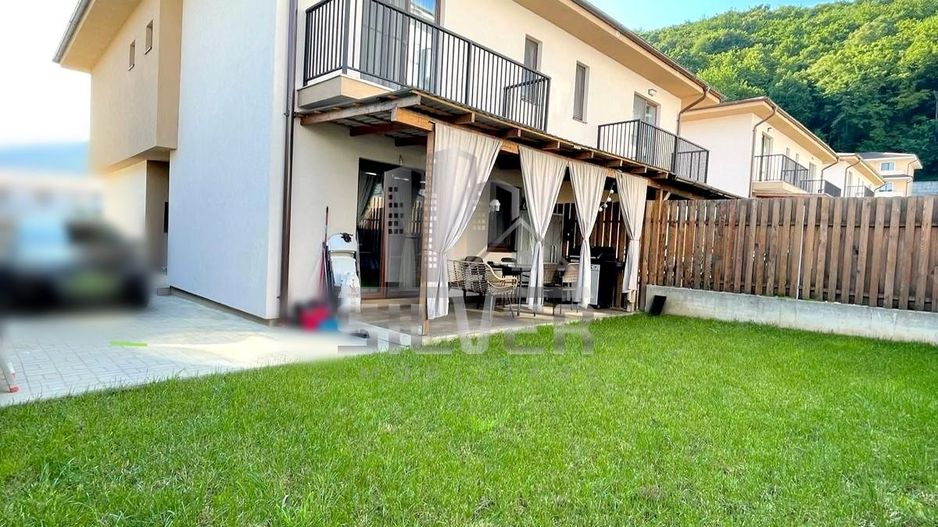 Casa tip duplex la 5 minute de Baza Sportiva. - Poză 1