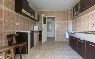 Apartament cu 4 camere, 90 mp, etaj 1 – Zona Nord, Bacău - Poză 12