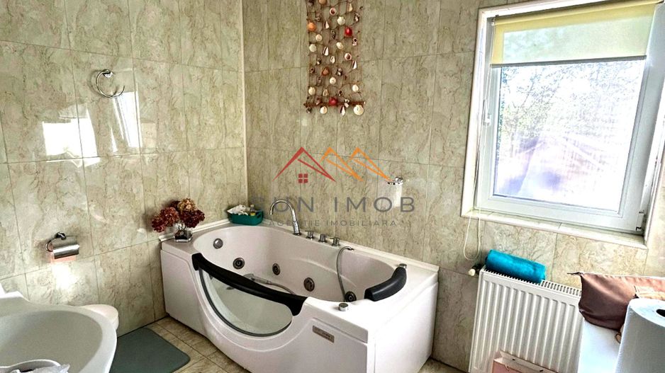 CASĂ NOUĂ | 4 CAMERE | SISTEM FOTOVOLTAIC | URLETA, ZONĂ VERDE - Poză 10
