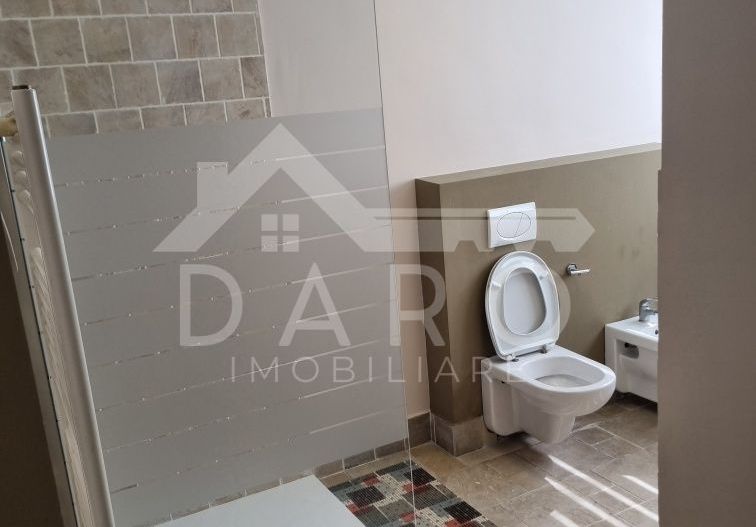 De închiriat apartament deosebit ultracentral, 3 camere, 2 băi, utilat - Poză 4