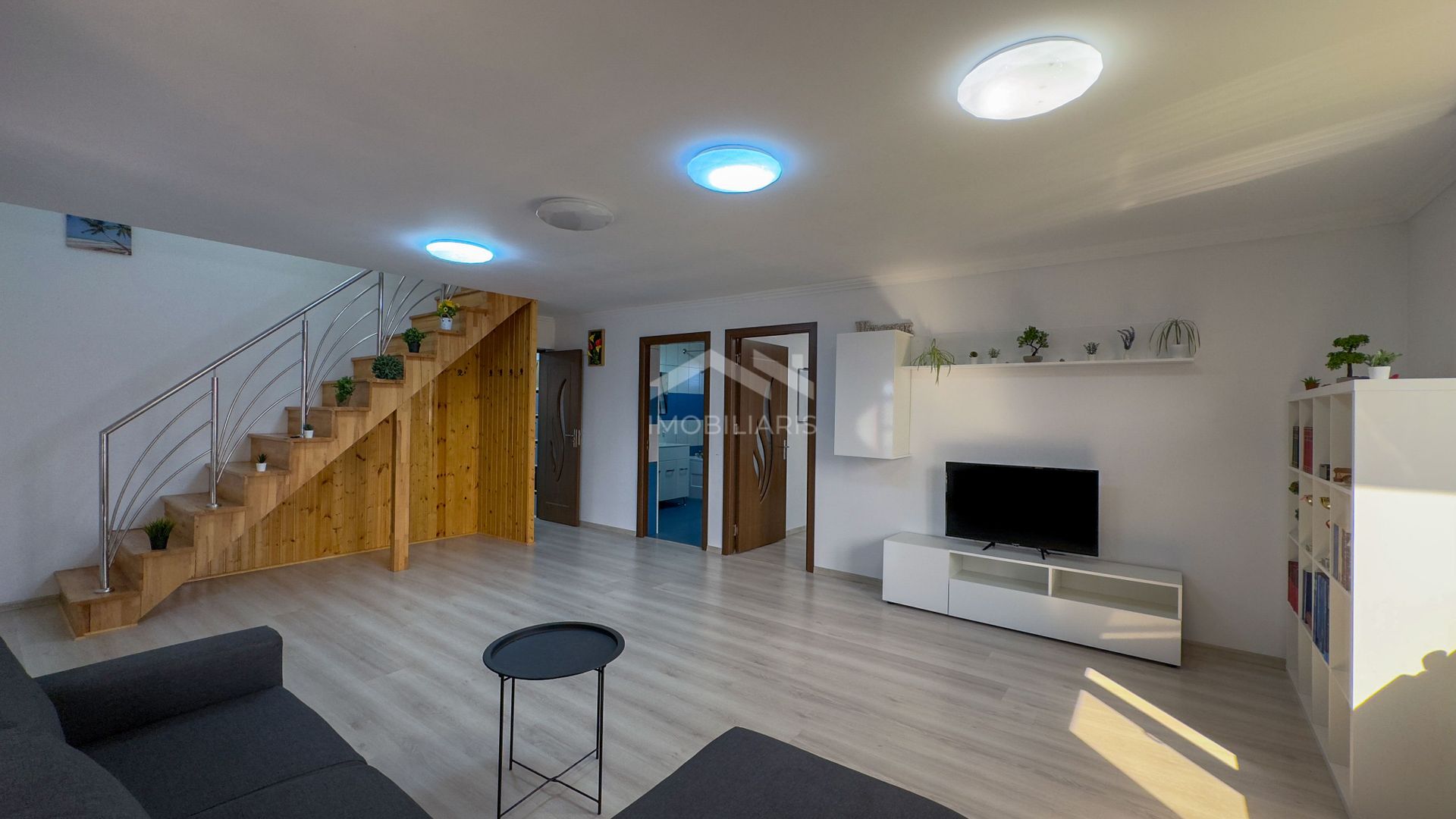 Casă modernă cu 5 camere, garaj și curte mare, mobilată in Corbu - Poză 9