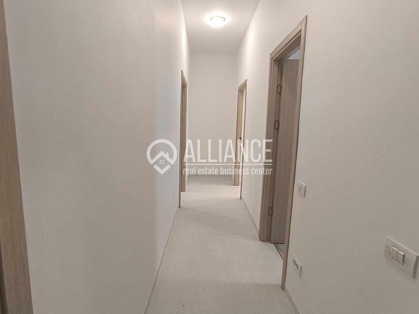 CAPITOL - Bdul Mamaia parter de vila stradal! - Poză 18