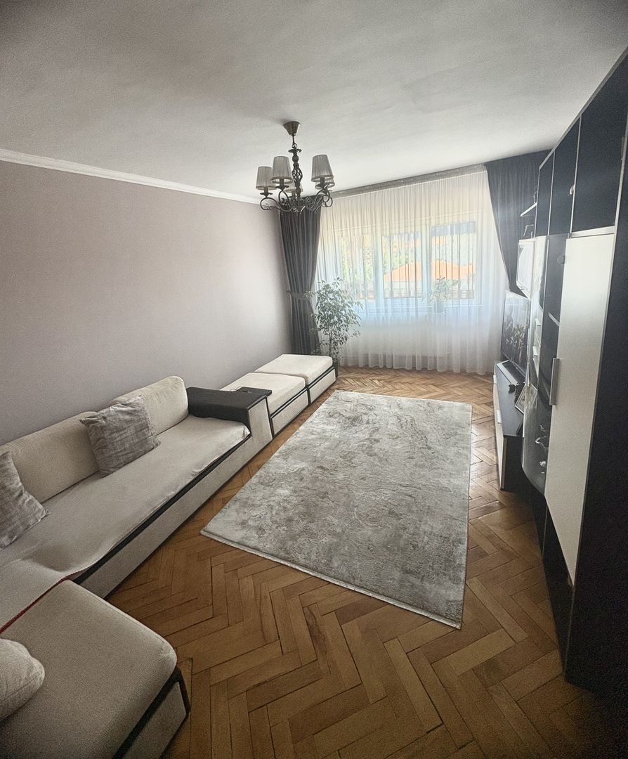 Apartament cu trei camere de vânzare, renovat complet, central - Poză 17