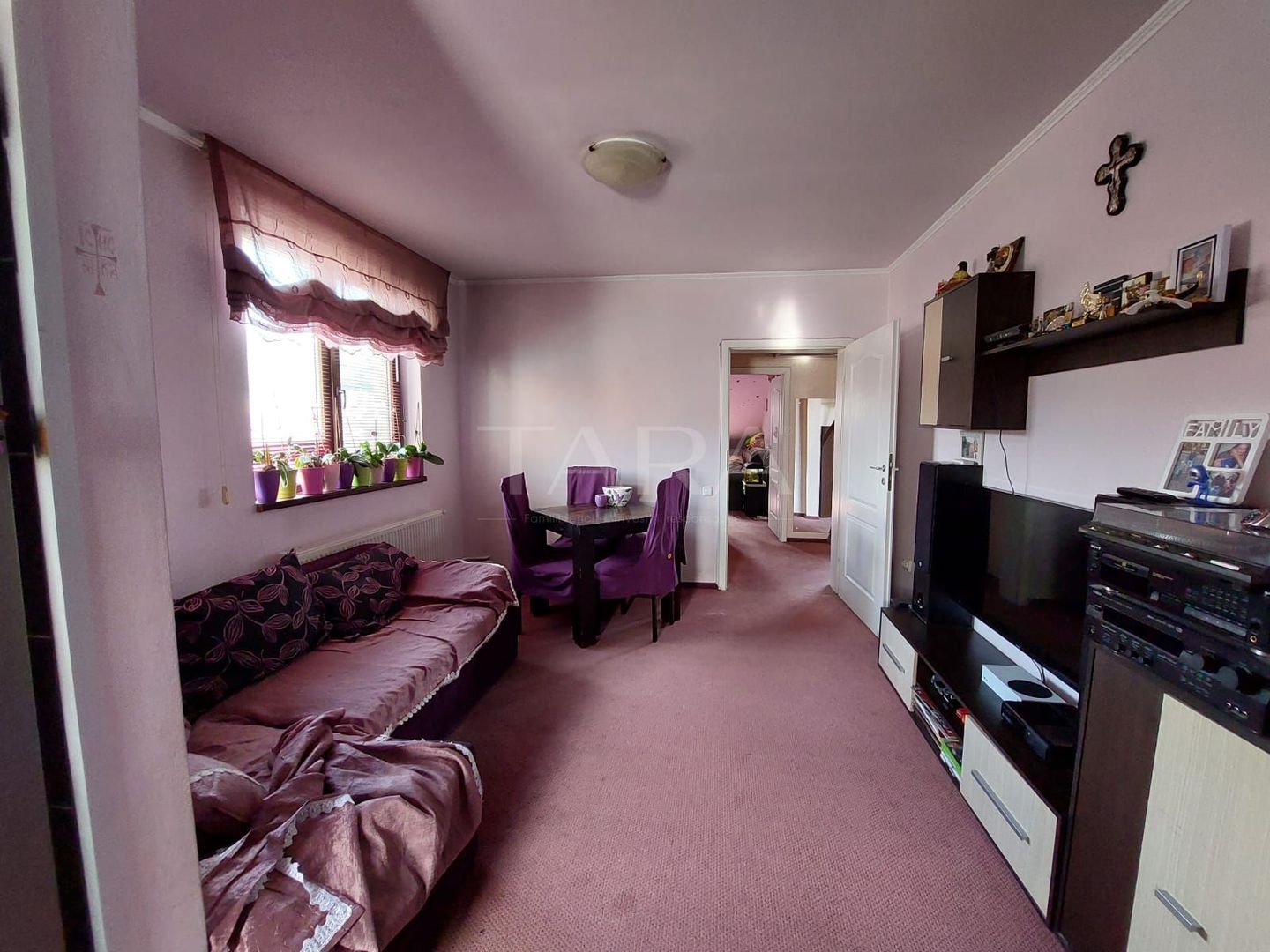 APARTAMENT IN VILA, 4 camere si terasa, Floresti central. - Poză 1