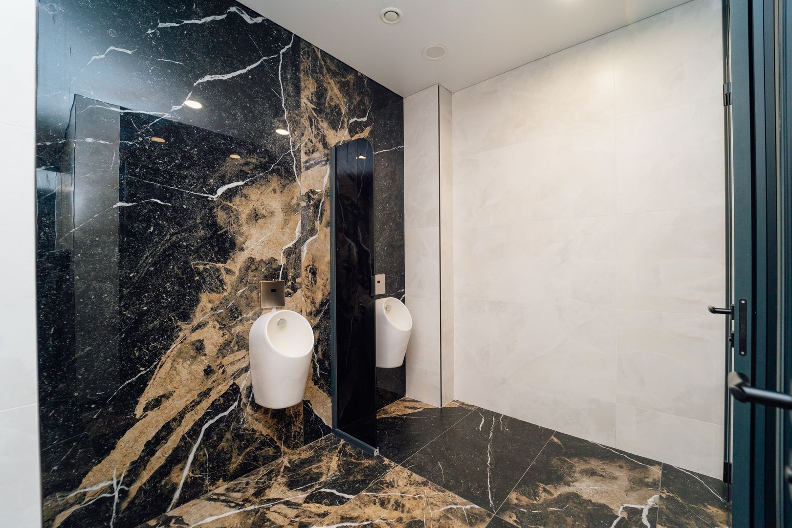 SPRE CHIRIE SPAȚIU COMERCIAL PENTRU BIROU | OFICIU 130 m2 Premium Location Bussines | Chișinău ,Centru ,Str.Bul.Ștefan Cel Mare și Sfânt , 115/1 - Poză 6