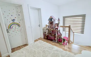 Duplex elegant cu 5 camere, 2 bai, curte in Cristian - Poză 12