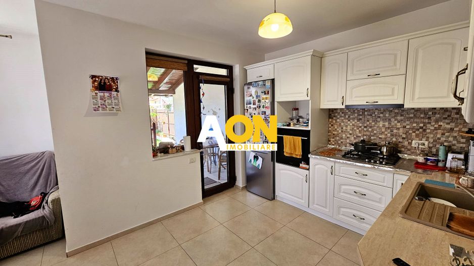 1/2 Duplex mobilat, utilat, 4 camere, pivnita, 200 mp teren - Poză 3