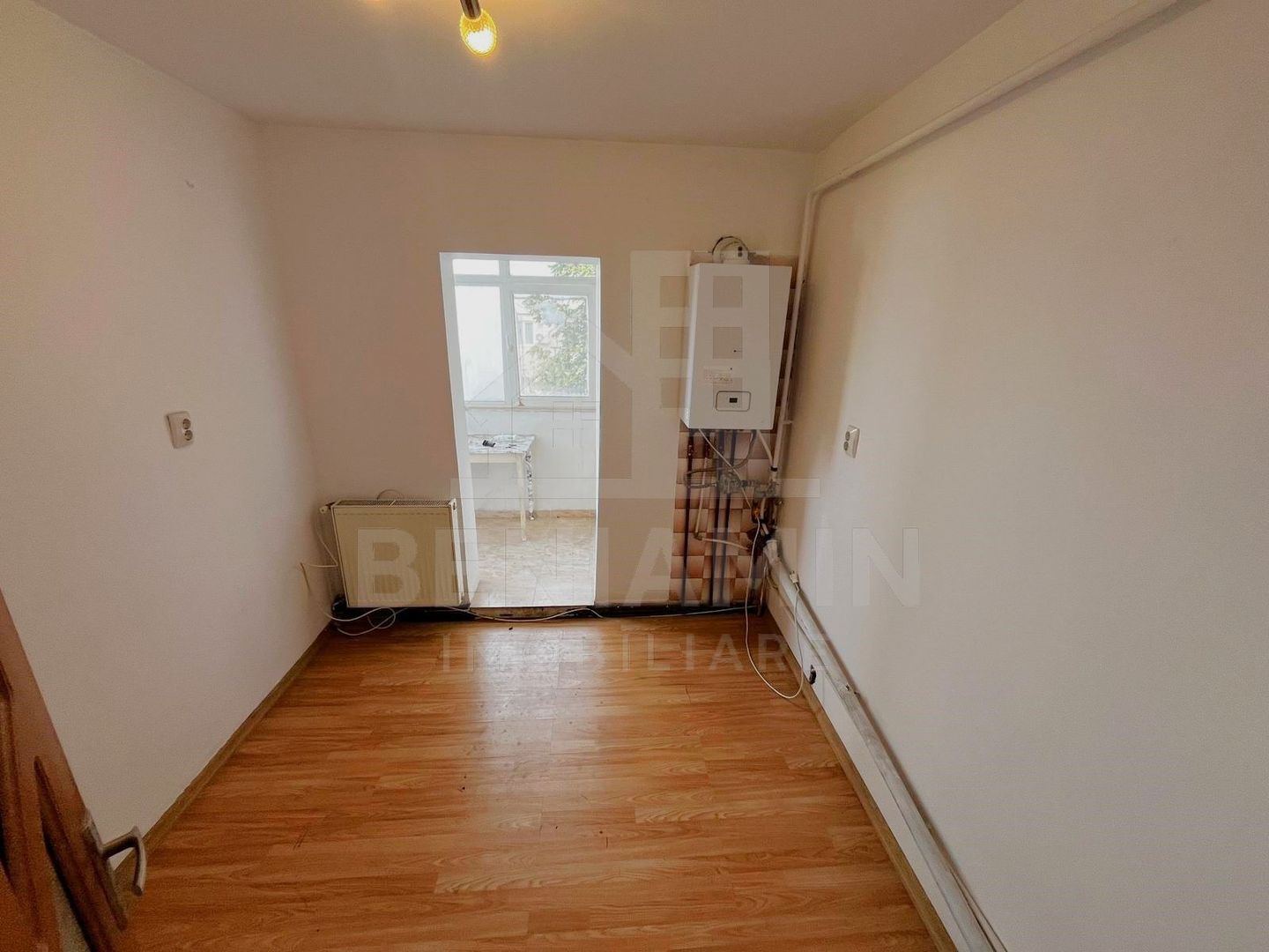 2Camere-Decomandat-50mp-Centrala Termica-AC-Zona Excelenta-Gara-Liber - Poză 3