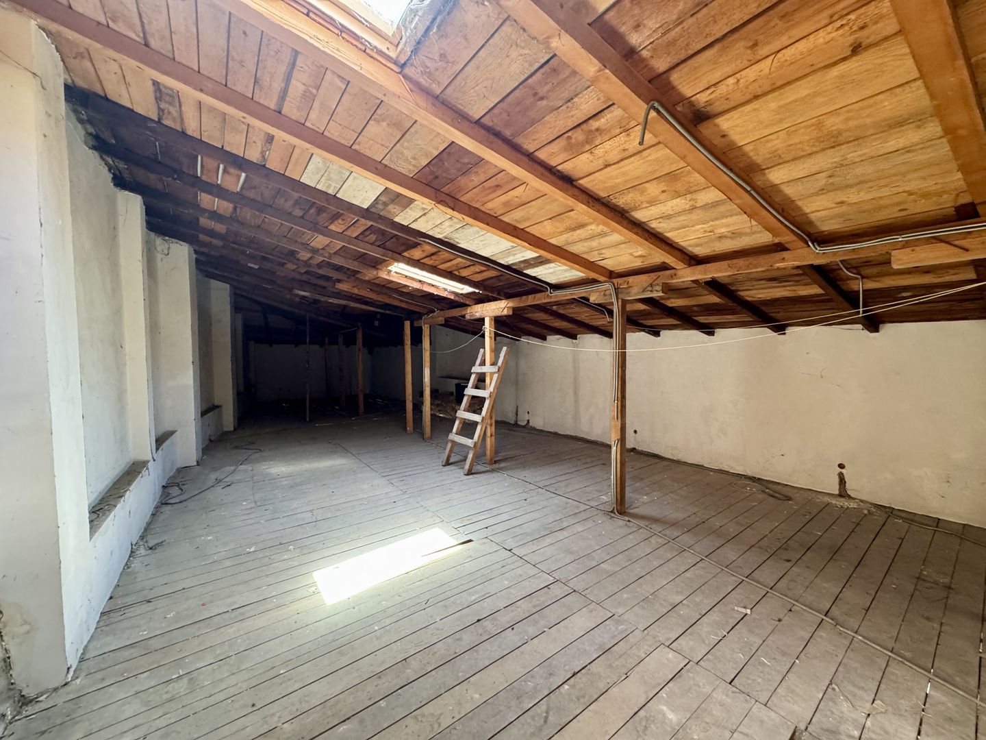 OPORTUNITATE RARA - imobil central, multifunctional, curte PROPRIE - Poză 25