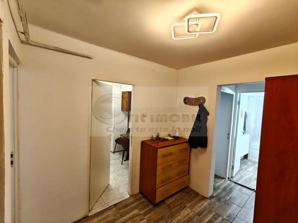 Apartament 2 camere decomandat - 56 mp - Nicolina - 380€ - Poză 3