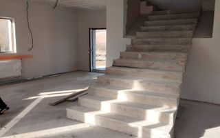 Vilă semifinisată de vânzare str. Remetea 217 mp si 670 mp teren - Poză 10