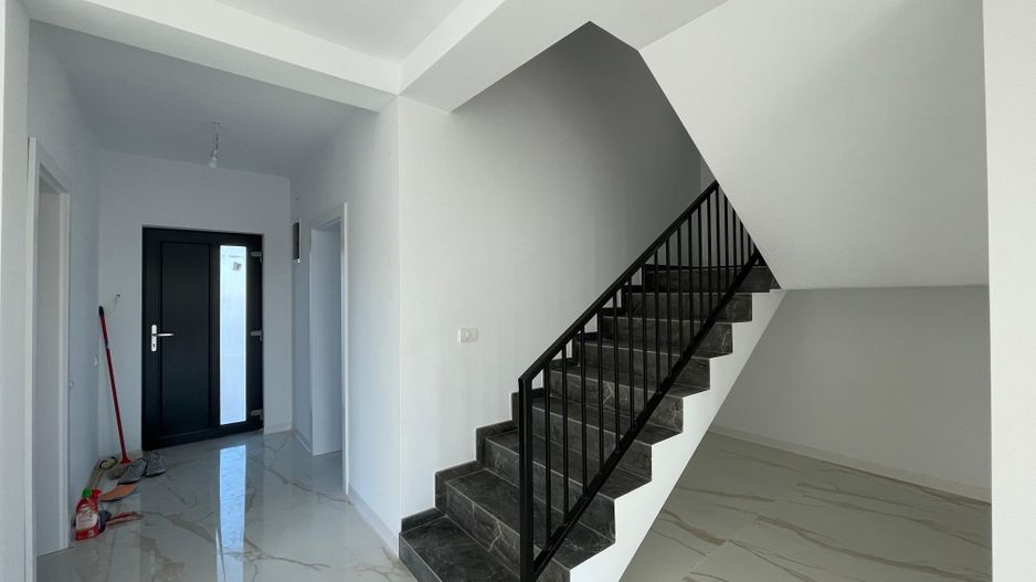 Duplex despartit prin camera tehnica - finisaje premium - Poză 4