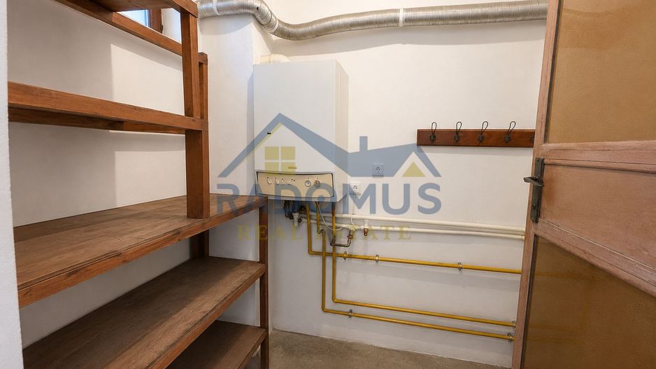 Vila 4 camere | Teren 532 mp | Piscina si foisor | Str. Lupeni - Poză 14