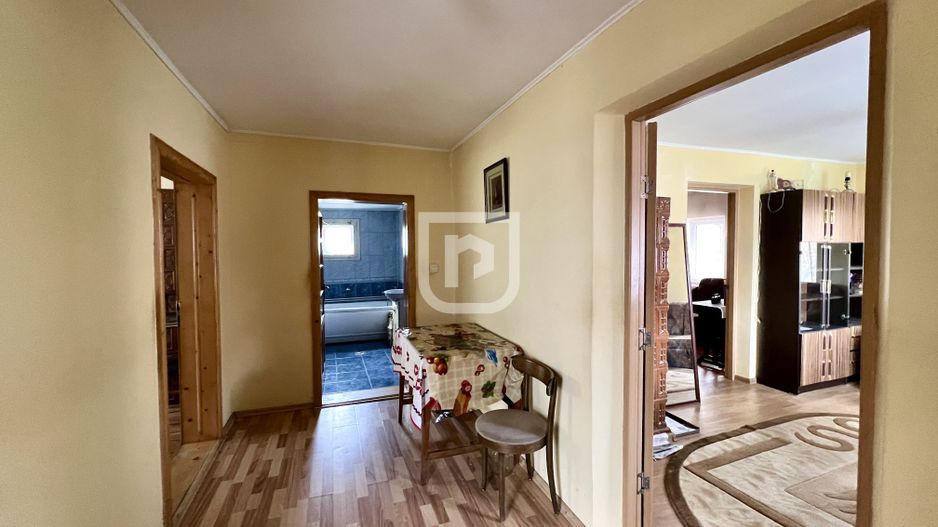 Casă cu teren 400 mp în oraș Gura Humorului - Poză 6