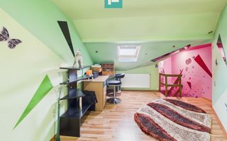 Casa cu potential multiplu in Curtici - Poză 12