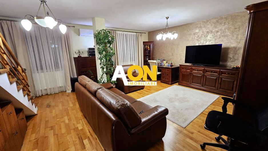 Apartament 3 Camere Zona Cetate, cu Scara Interioara - Poză 2