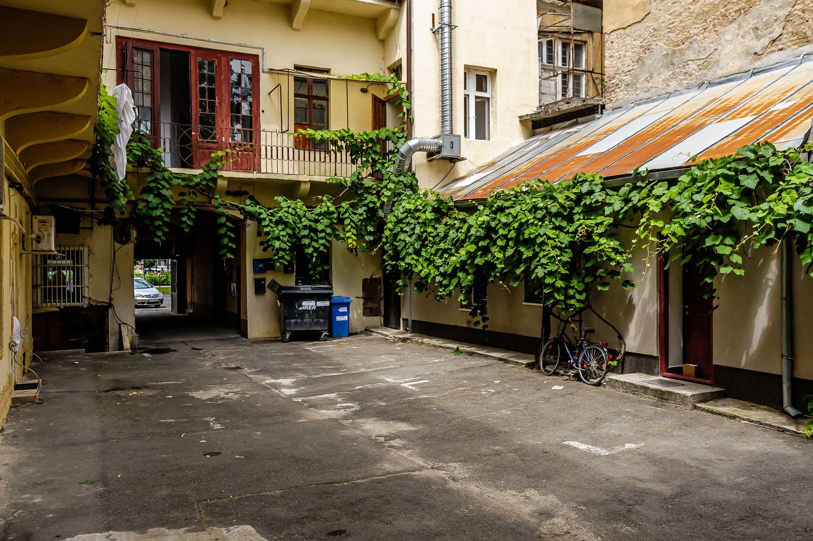 Închiriat! Spațiu comercial ultracentral, zona Teatru. - Poză 3