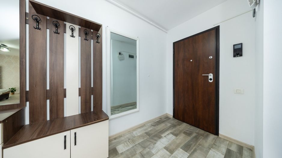 Apartament cu doua camere modern ,cu boxa in Top City - Poză 17