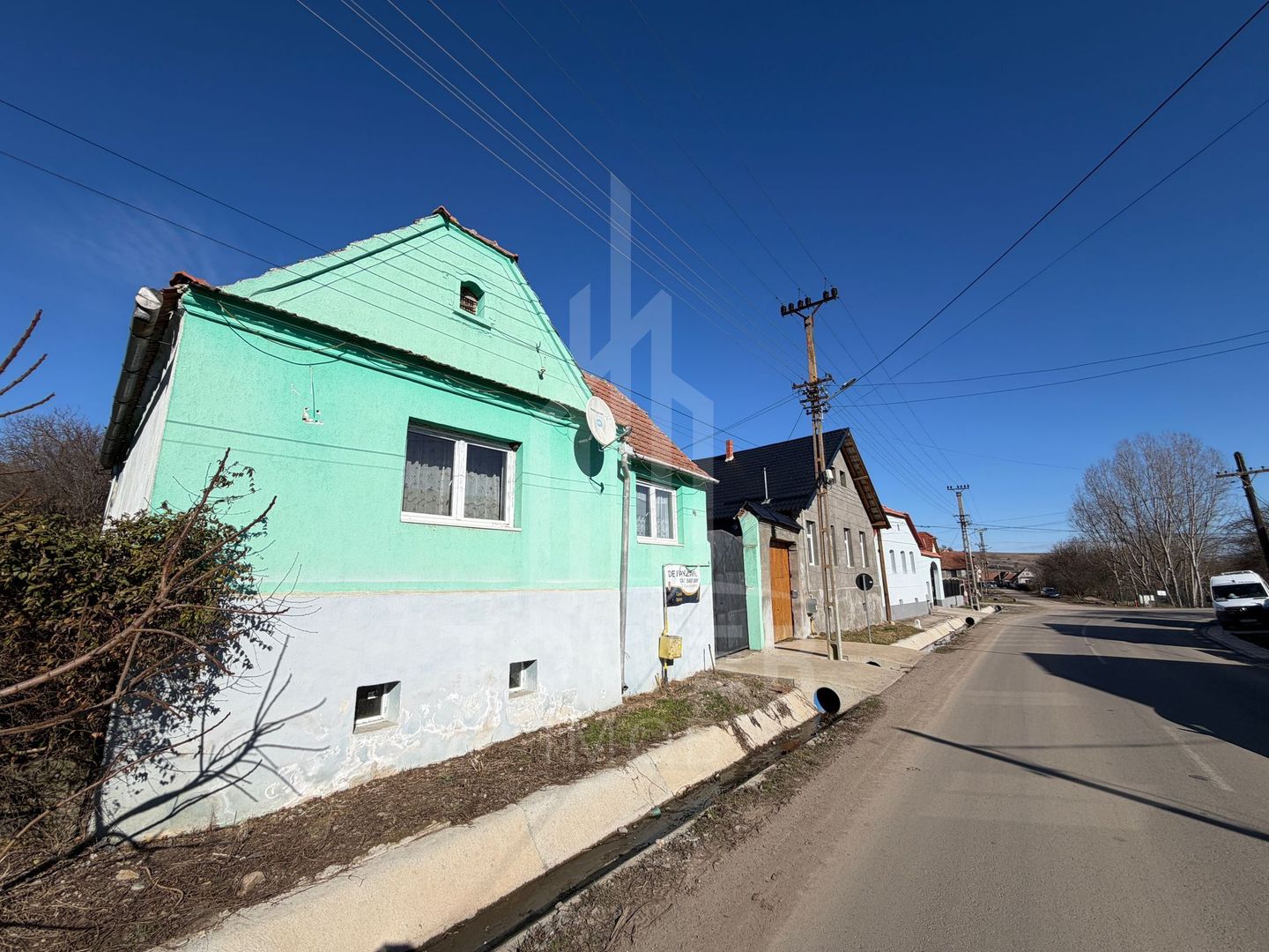 Casă spațioasă si 1790mp teren de vanzare in Hașag, la doar 30 km de Sibiu - Poză 3