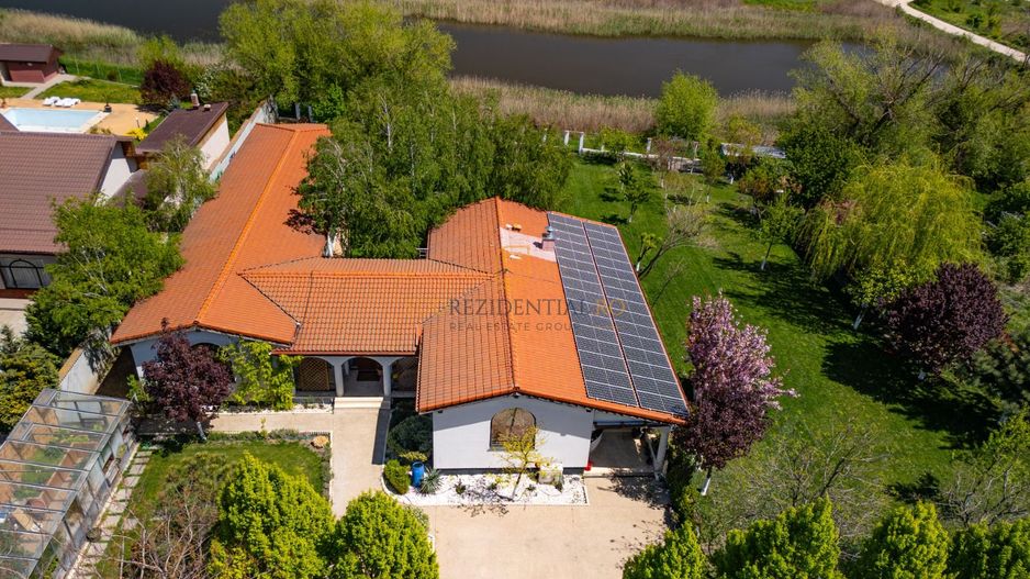 Resedinta spectaculoasa  – Vila exclusivista deschidere directa la lac - Poză 2